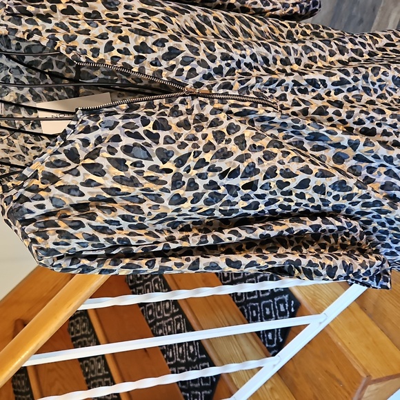 👚NOTATIONS ABSTRACT PRINT BLOUSE - Picture 3 of 9